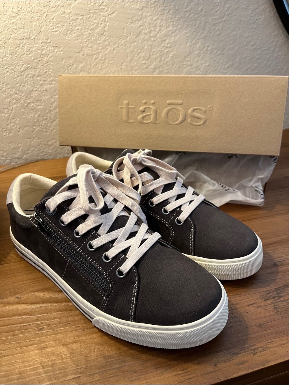 Taos Footwear Women’s Sneakers in Black and White